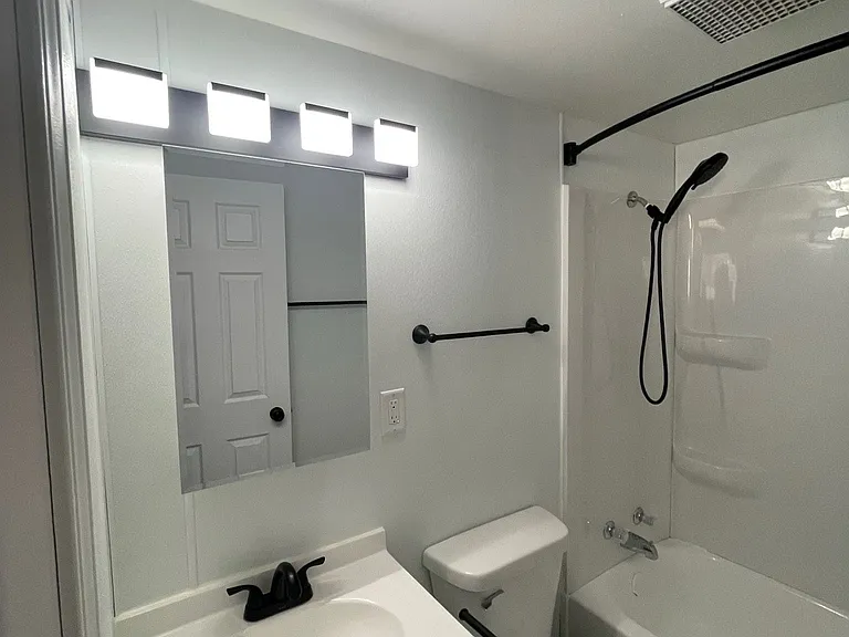 McCook Apartments — Photo 16