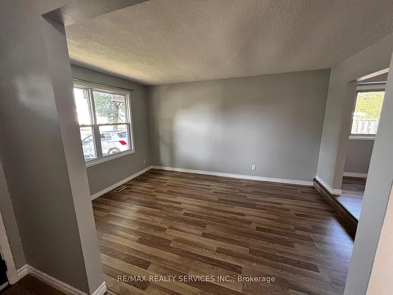 17 Renny Cres — Photo 6