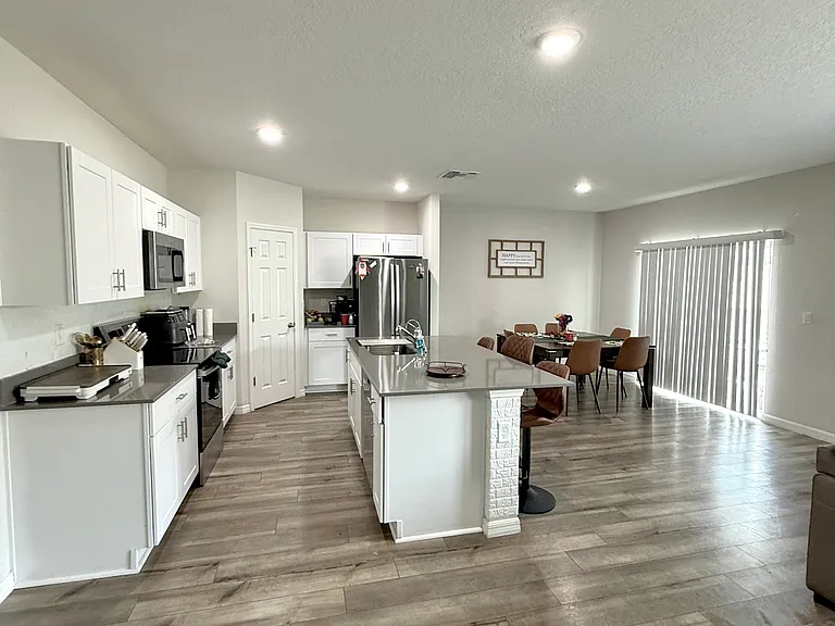 3857 Geranium Ave — Photo 4