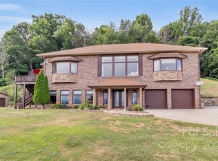 1445 Grandeur Hts, Clyde, NC 28721