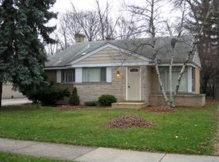 1215 E Kensington Rd, Arlington Heights, IL 60004