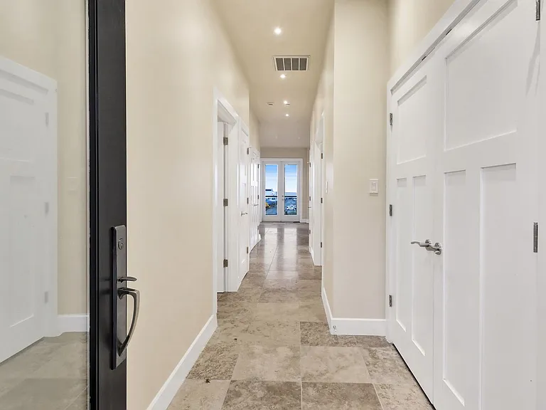 1203 W Holly St — Photo 30
