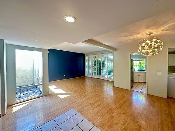 4th image of 672 N Majorca Cir