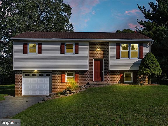2nd image of 110 Den Mar Dr