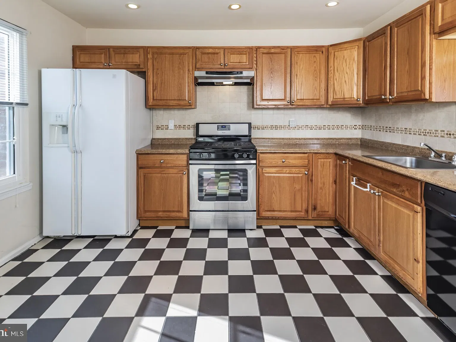 3 bed, 2.5 bath, 1628 sqft, $2,950 — Photo 4
