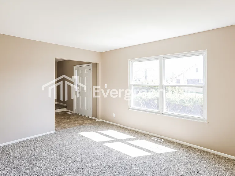 2466 Saturn Dr — Photo 4