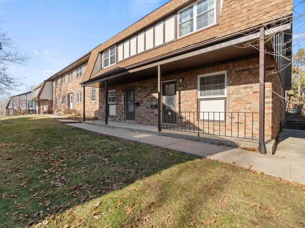 1701 21st Avenue Pl, Coralville, IA 52241