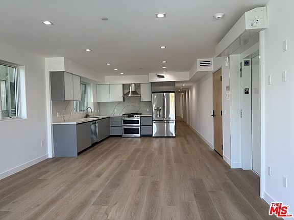 4th image of 9842 Vidor Dr #302