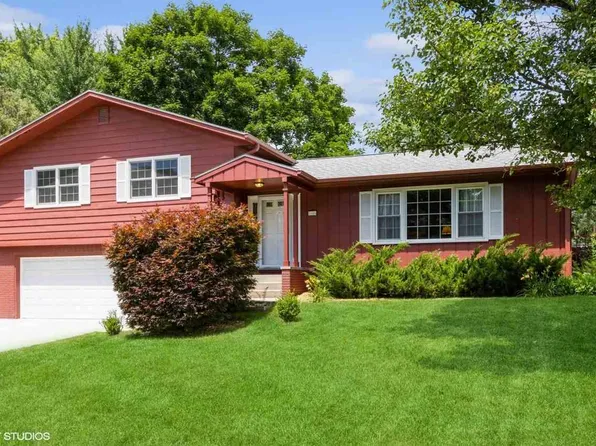 1606 Derwen Dr, Iowa City, IA 52246