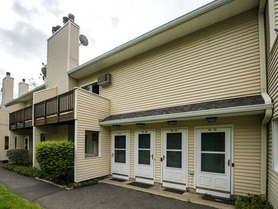 8 Rose Ln APT 10, New Fairfield, CT, 06812