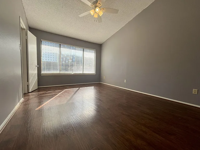 806 W 24th St #303 — Photo 8
