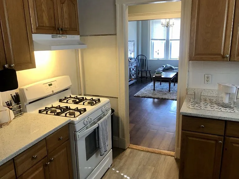 318 Summit Ave #10 — Photo 4
