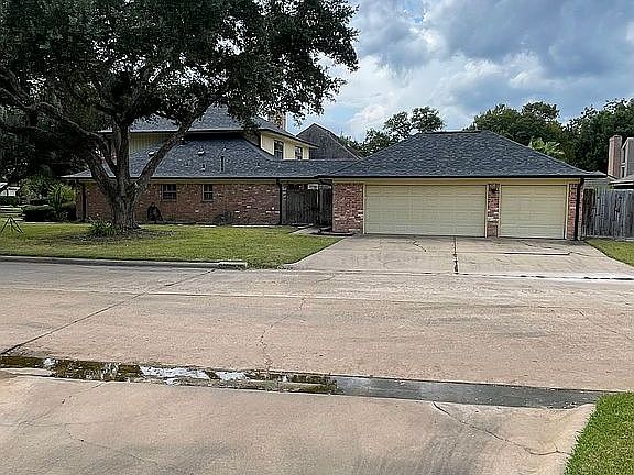 4th image of 2302 Pecan Valley Ct