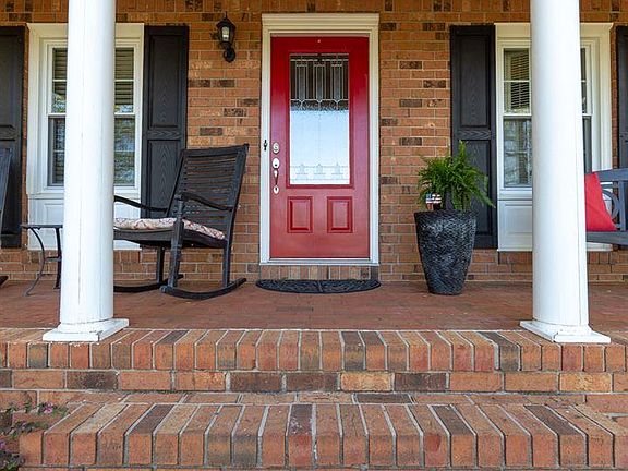 3rd image of 6 Twin Oaks Ct