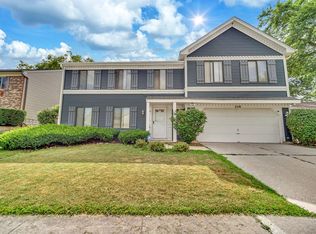 206 Albert Dr, Vernon Hills, IL 60061