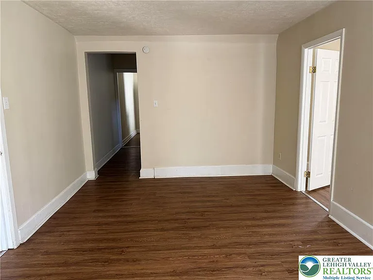 1201 E 4th St #4 — Photo 9