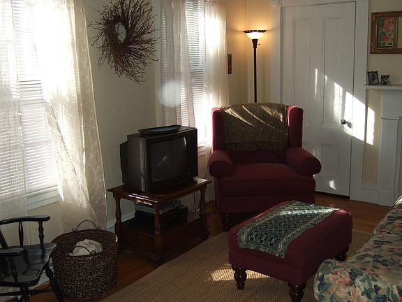 2nd image of 130 Pitman St Floor 1