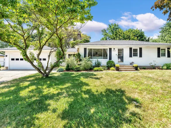 3925 Grape Ave NE, Grand Rapids, MI 49525