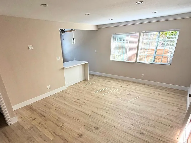 2215 1/2 Grand Ave — Photo 2