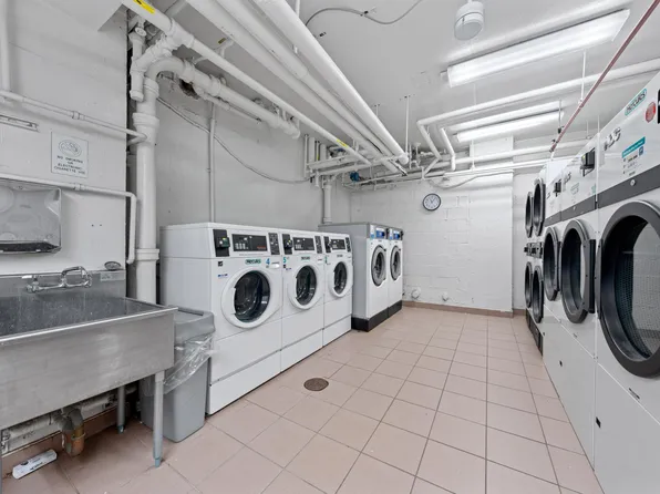 240 East 35th Street image 16 of 18