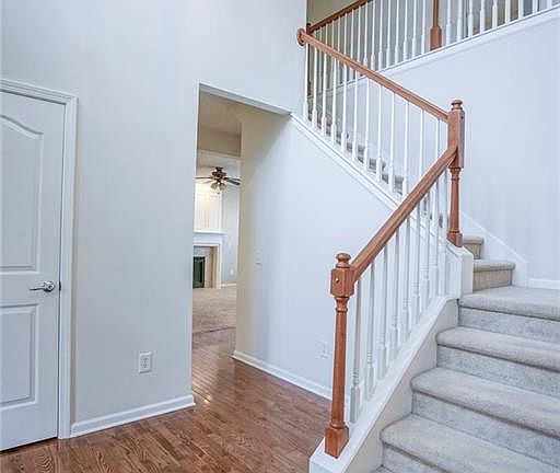 3rd image of 564 Stafford Dr