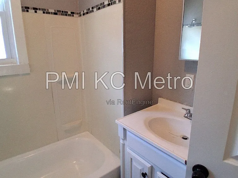 4607 Olive St — Photo 11