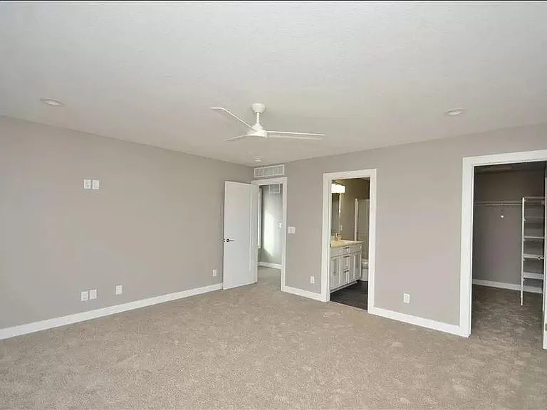 660 SE Greyson Ln — Photo 11
