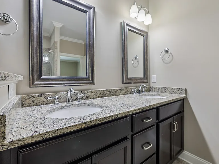 5425 Bungalow Cir — Photo 32