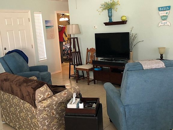 2nd image of 5 Pinehurst Dr #5