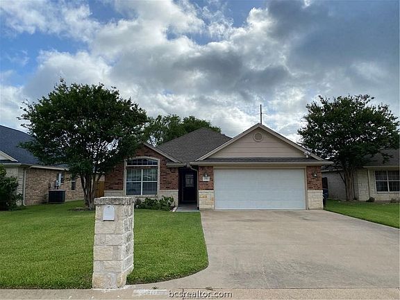 3rd image of 2910 Horseback Ct