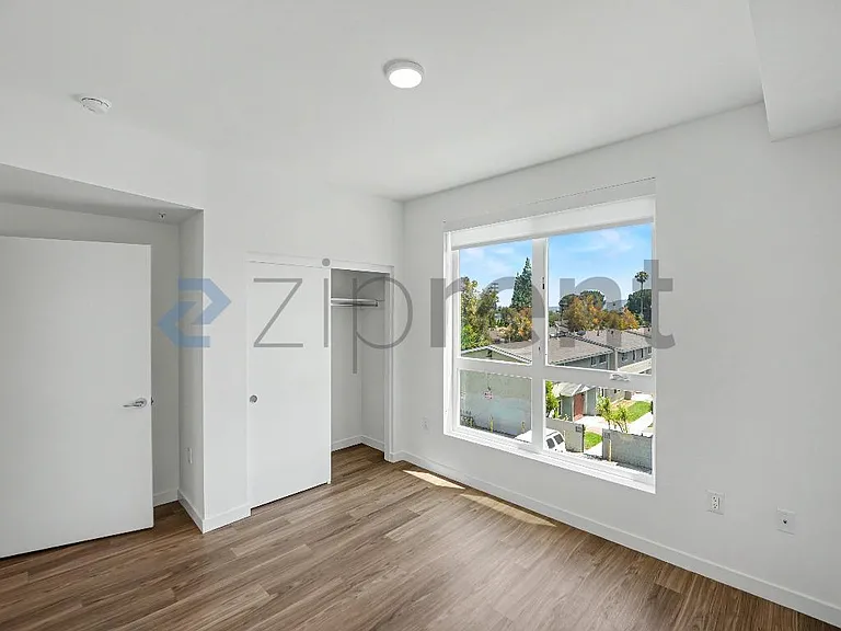 18900 Parthenia St #311 — Photo 20