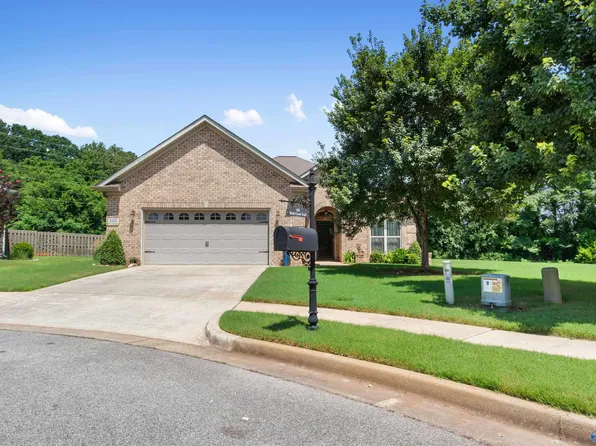 100 Wolf Creek Trl SW, Huntsville, AL 35824