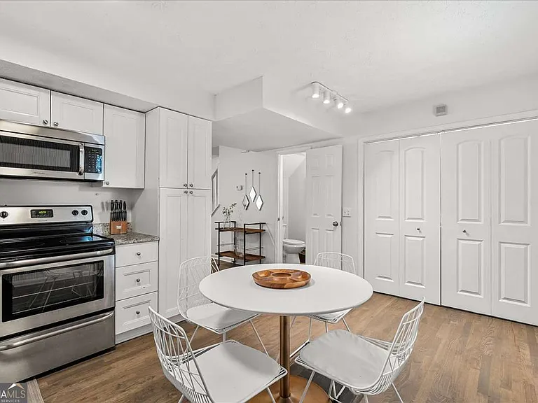 840 Rosedale Ave SE #B — Photo 5
