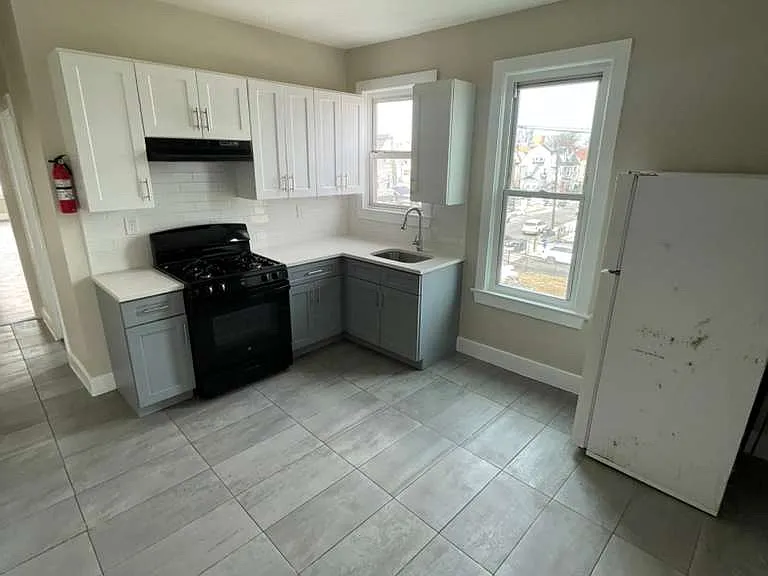 28 Wainwright St #3L — Photo 7