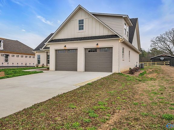 3rd image of 140 Gavins Way