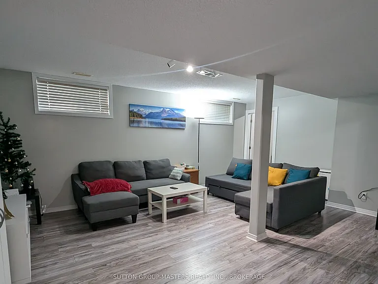 544 Freeman Cres — Photo 4