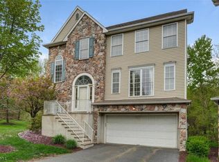 101 Arrowgate Dr, Randolph, NJ 07869