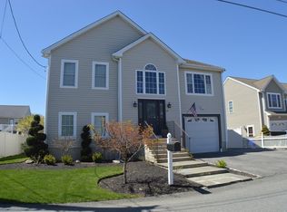 19 Abington Ln, Fall River, MA 02721