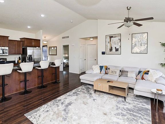 5th image of 4614 E Valdez Dr #Des