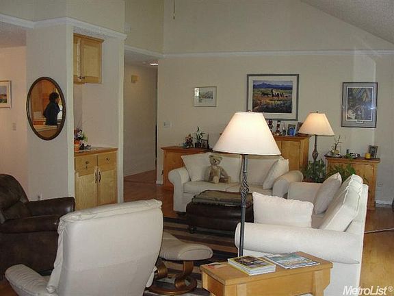 4th image of 1084 River Bluff Dr
