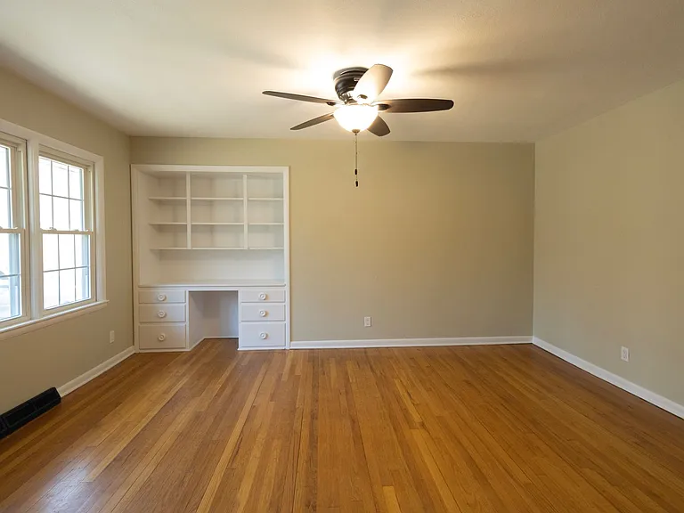 1008 Lakeshore Dr — Photo 12