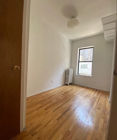 161 E 33rd St #4 — Photo 4