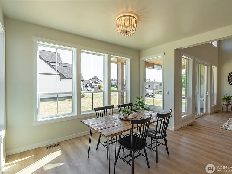 2233 Berryman Loop — Photo 9