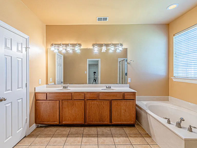 6801 Amesbury Ln — Photo 24