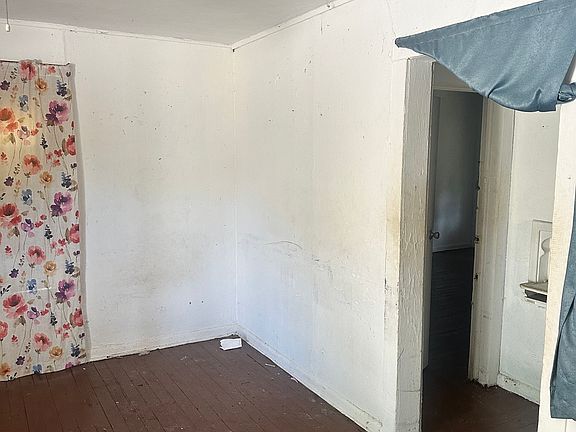 5th image of 738 W Harding