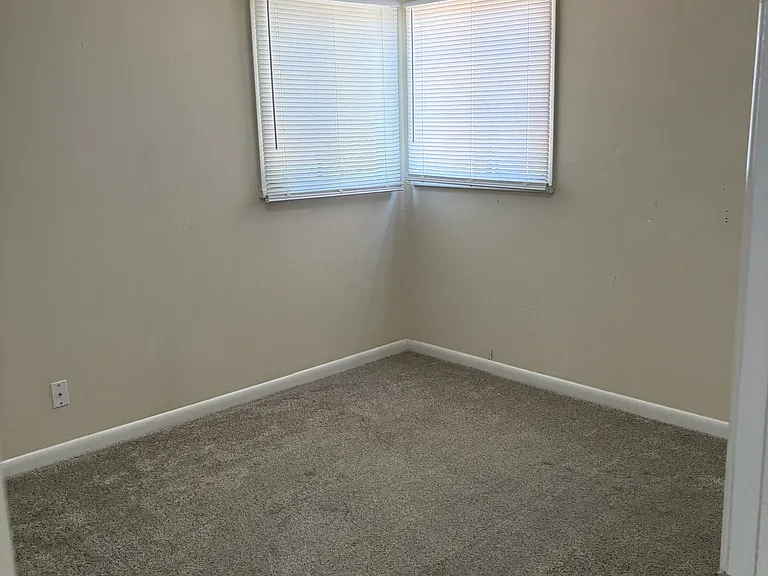 1222 Christine St NE — Photo 11