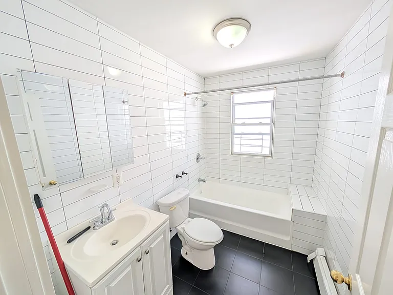 402 E 49th St #1 — Photo 8