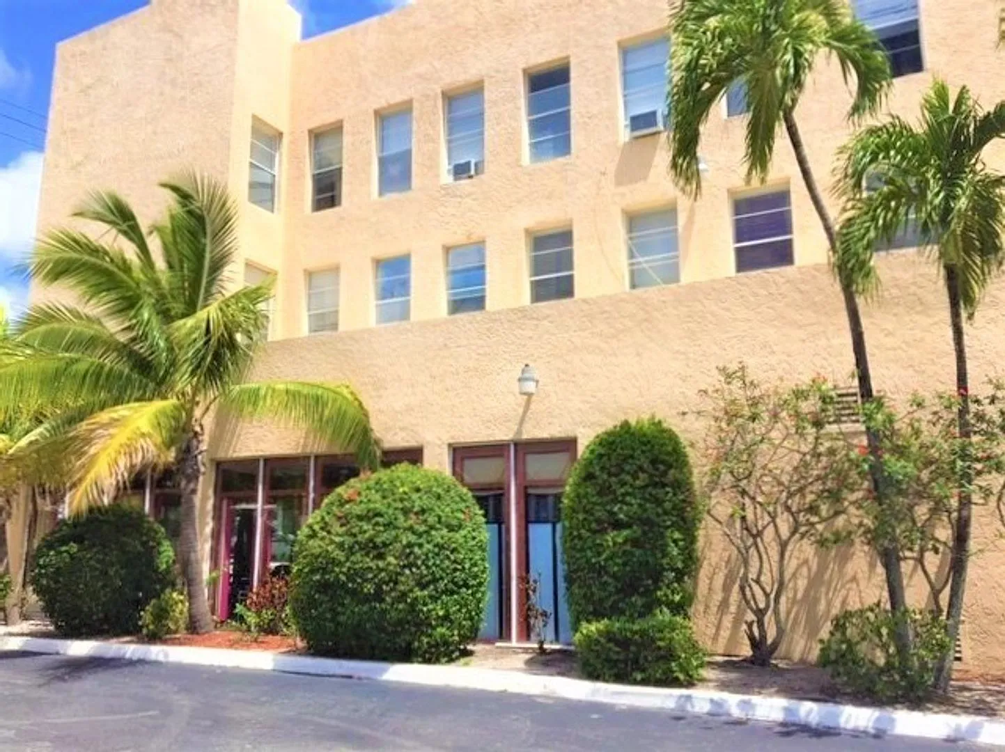 2716 S Dixie Hwy — Photo 1
