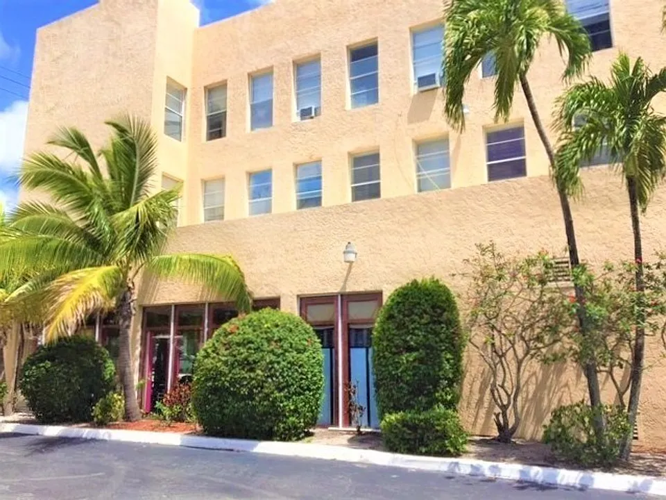 2716 S Dixie Hwy