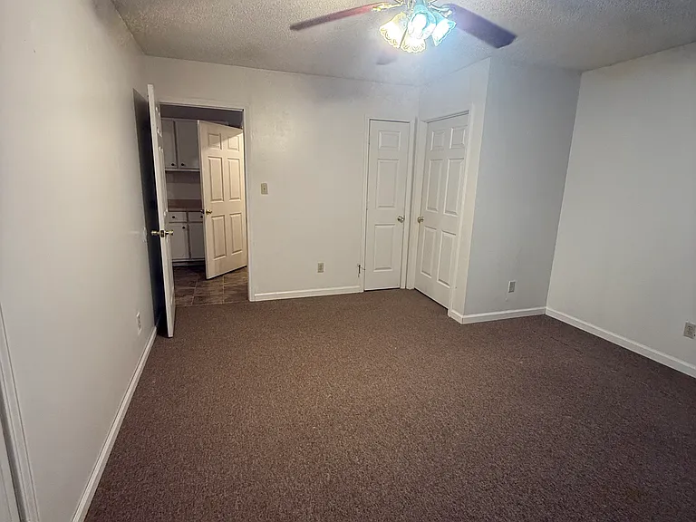 Log Cabin Cir — Photo 12